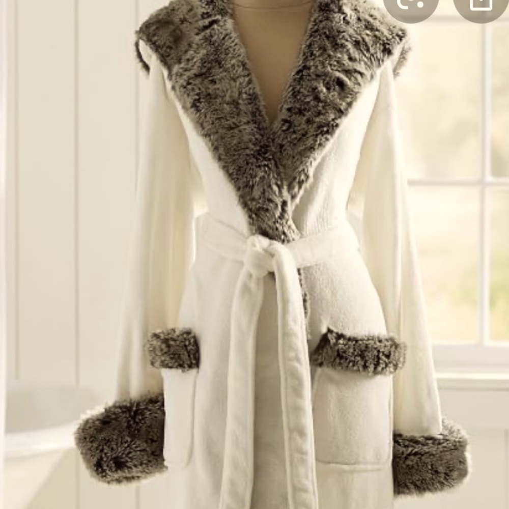 Beautiful and super soft robe.
